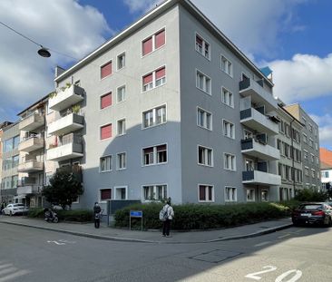 Gemütliche Wohnung in belebter Seitenstrasse - Photo 1