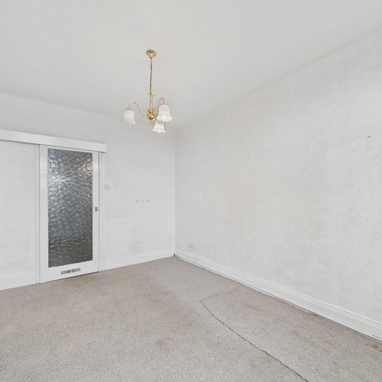 2 bedroom end of terrace house to rent - Photo 1