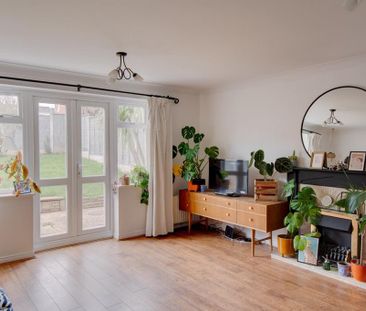 3 bedroom end of terrace house to rent - Photo 3
