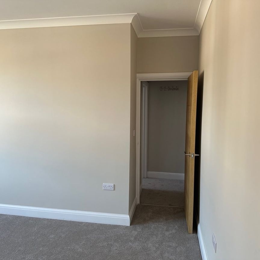 3 Bed Flat, Welldon Crescent, HA1 - Photo 1