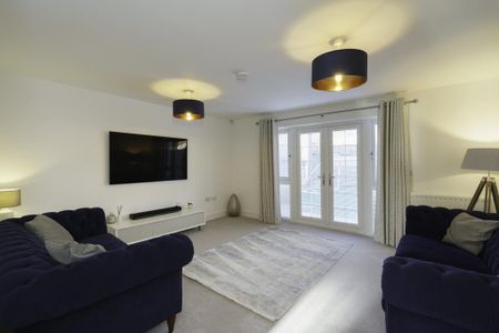 5 bedroom detached house to rent - Photo 2