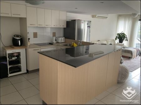 3 BEDROOM 2 BATHROOM TWO STOREY APARTMENT ON KAWANA ISLAND - Photo 3