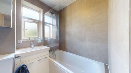 18 Hind Grove – Room 2 - Photo 5