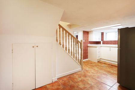 For Lease - 609 Glenholme Avenue Unit# Lower, Toronto, Ontario - Photo 2