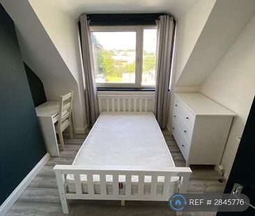 4 bedroom semi-detached house to rent - Photo 6