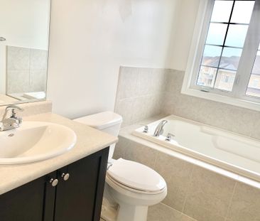 For Lease - 10 Oakmore Lane, Brampton, Ontario - Photo 3