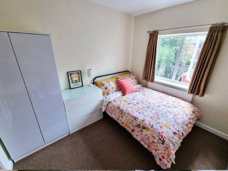 4 bedroom terraced house to rent - Photo 5