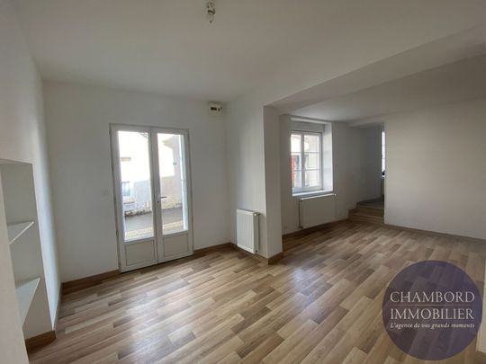 À louer - Maison de bourg de 88 m² située à Contres, proche des commerces - Photo 1