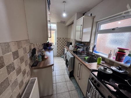 3 bedroom semi-detached house to rent - Photo 5