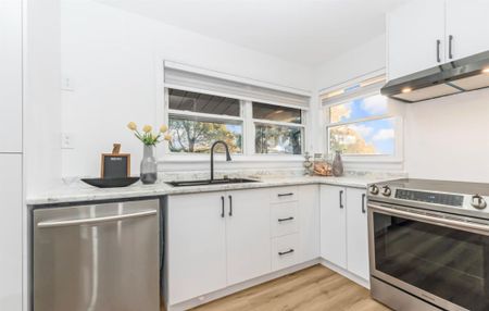 For Lease - 959 Mohawk Road Unit# Main, Hamilton, Ontario - Photo 3