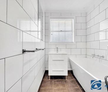 3 BEDROOM HOME IN GREAT LOCATION - Photo 3