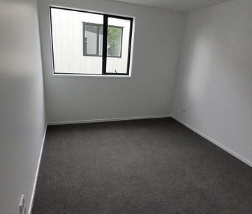 Spacious 3-Bedroom Townhouse in Mt Roskill - Photo 3