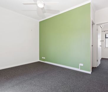 Ideal Location - Premium Lifestyle - Modern 2 Bedroom Townhouse &excl; - Photo 4