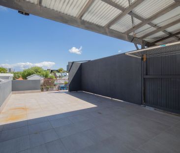 Oversized 2 Bedroom Apartment - Photo 6