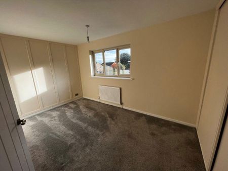 4 bedroom detached house to rent - Photo 2