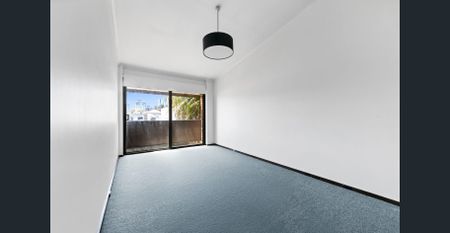 Spacious 3-Bedroom Townhouse in the Heart of South Yarra - Photo 2