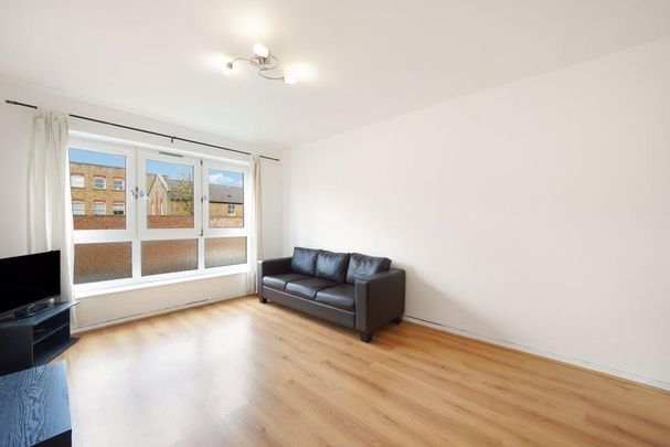 3 bedroom flat to rent - Photo 1
