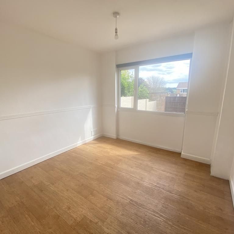 3 bedroom end of terrace house to rent - Photo 1