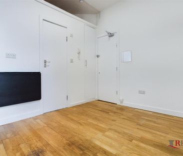 Studio to rent - Photo 6