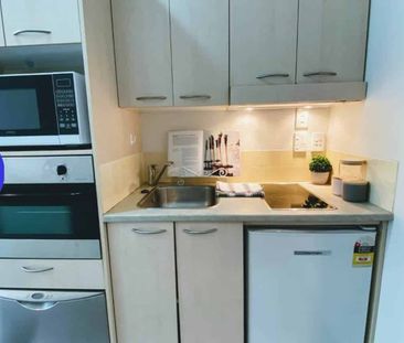 Furnished One bedroom apartment *COLD WATER INCL* - Photo 4