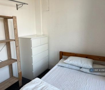 1 bedroom in a house share to rent - Photo 4