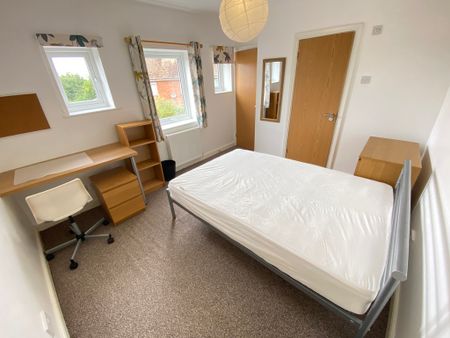 6 Bed Student Accommodation - Photo 3