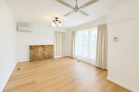 7 Charlton Crescent, Reservoir VIC 3073 - Photo 4