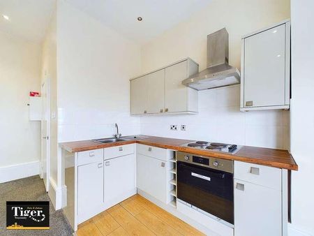 Promenade, Blackpool, FY1 - Photo 3