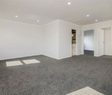 Modern, Light-Filled Living in Takanini - Photo 5