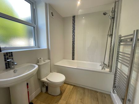 St. Leonards Road, Eastbourne - Photo 4