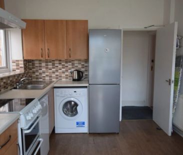 To Rent Shelbourne Road, Charminster, Bournemouth, BH8 £1,880 pcm T... - Photo 6