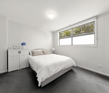 Private, Secure & Sunlit Ground-Floor Living Just 7km from the CBD - Photo 2