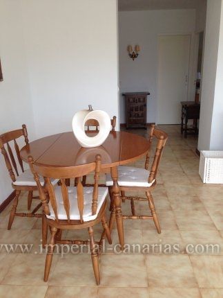 Apartamento en alquiler, en una zona tranquila, planta alta, con impresionantes vistas panorámicas desde la terraza a El Teide, la montaña y el mar - Photo 2