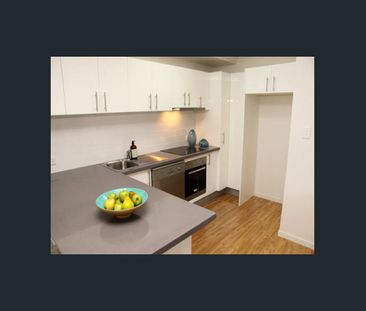 Atrium Open Plan - Level 2 - 2 Bedroom Unit - Rent Will Increase to... - Photo 6