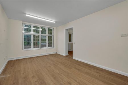 6 bedroom detached house to rent - Photo 3