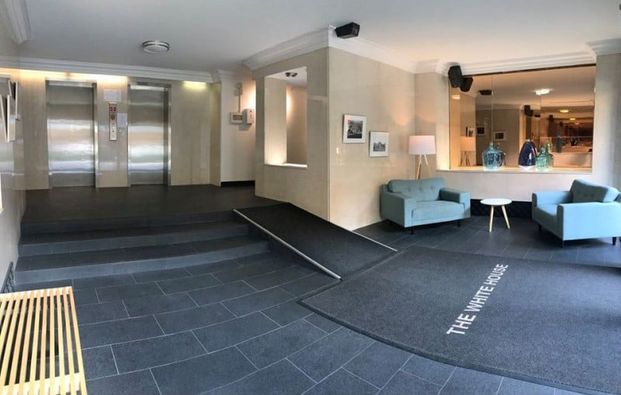 The White House - Photo 1