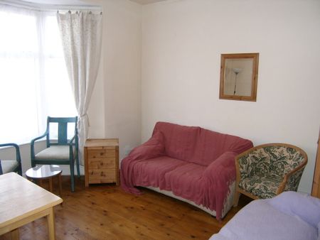 5 Bed Student Accommodation - Photo 4