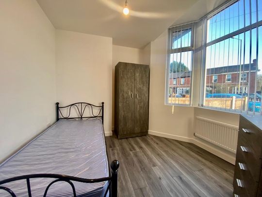 1 bedroom in a house share to rent - Photo 1