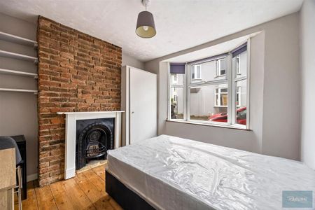 4 bedroom terraced house to rent - Photo 5