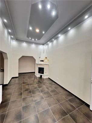 Spatiu versatil - 280 mp in Centru | Parcare in curte | Birouri, Servicii - Photo 1