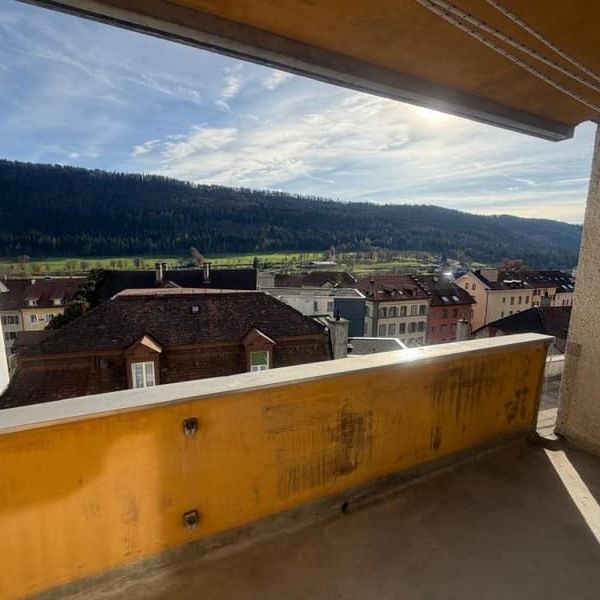 "Beau, 3.5 Piéces appartement rénové avec balcon!" - Photo 1