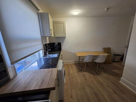 2 bedroom flat to rent - Photo 4