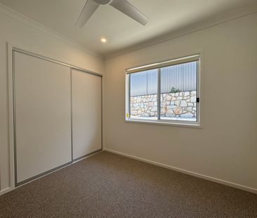 Make This Home for Christmas! - Photo 4