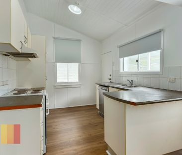 REFURBISHED 4 BEDROOM HOUSE IN NEWMARKET ! - Photo 5