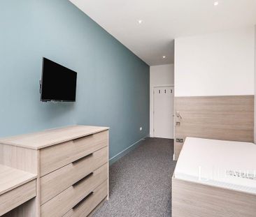 1 bedroom in a house share to rent - Photo 2