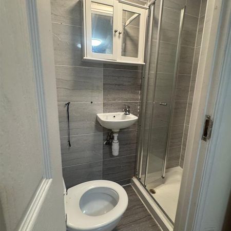 Coniston Avenue, Perivale, Greenford UB6, London - Photo 3