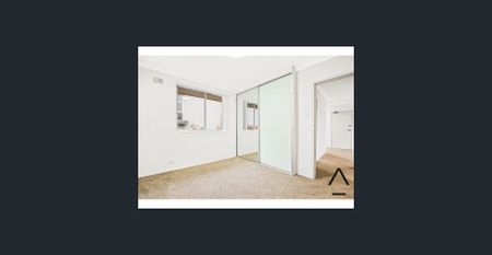 Bright and modern two-bedroom apartment in Concord - Photo 2