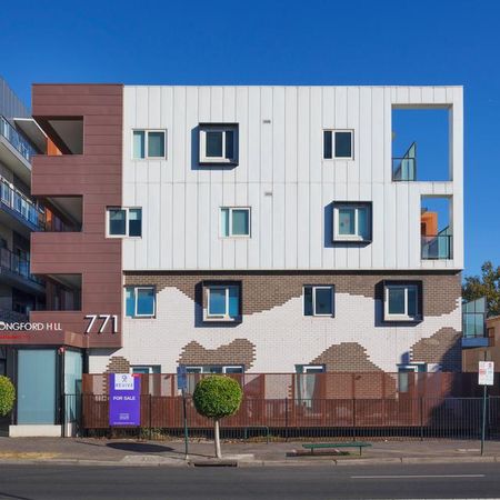 Spacious One Bedroom Apartment In Great Location - Photo 4