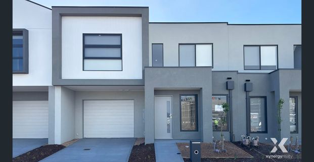 Brand New 4-Bedroom Townhouse – Prime Location Next to Parks & Club Mambourin! - Photo 1