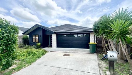 Spacious 4-Bedroom Family Home in Kumeu - Photo 4